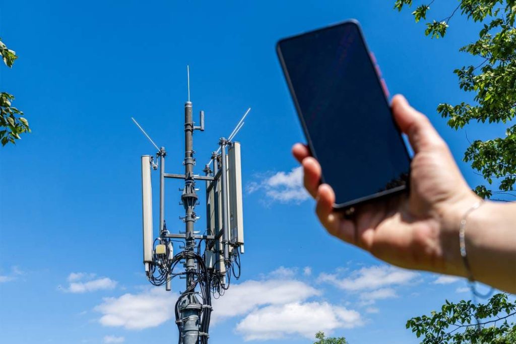 Mobile internet now covers 99.5% of populated areas, minister tells parliament